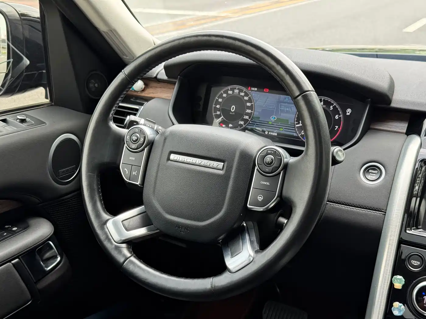 Land Rover Discovery 2018 3.0 SC V6 HSE фото 8