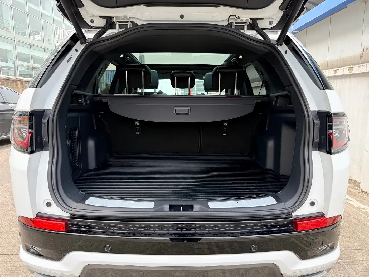 Land Rover Discovery Sport 2022 Model 249PS R-Dynamic S Performance Edition 5-Seater фото 18