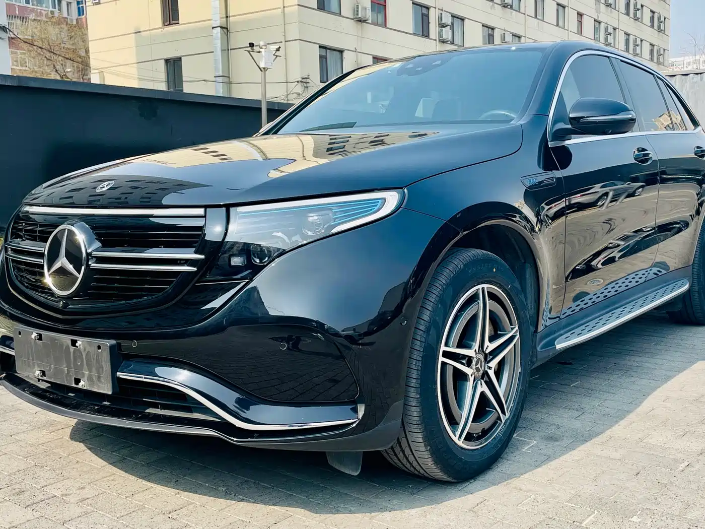 MERCEDES-BENZ EQC