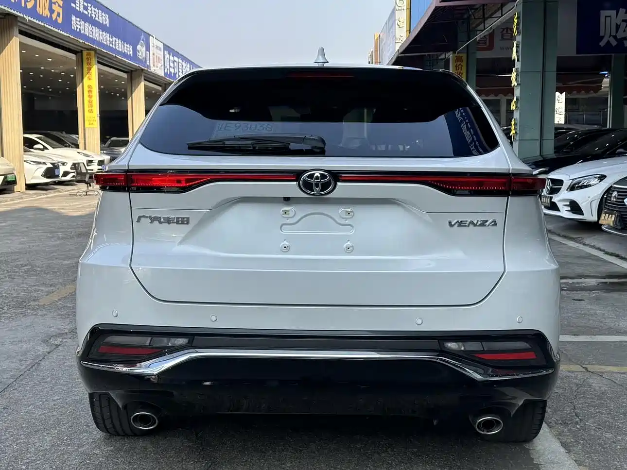 Toyota Venza 2023 2.0L CVT FWD Premium фото 16