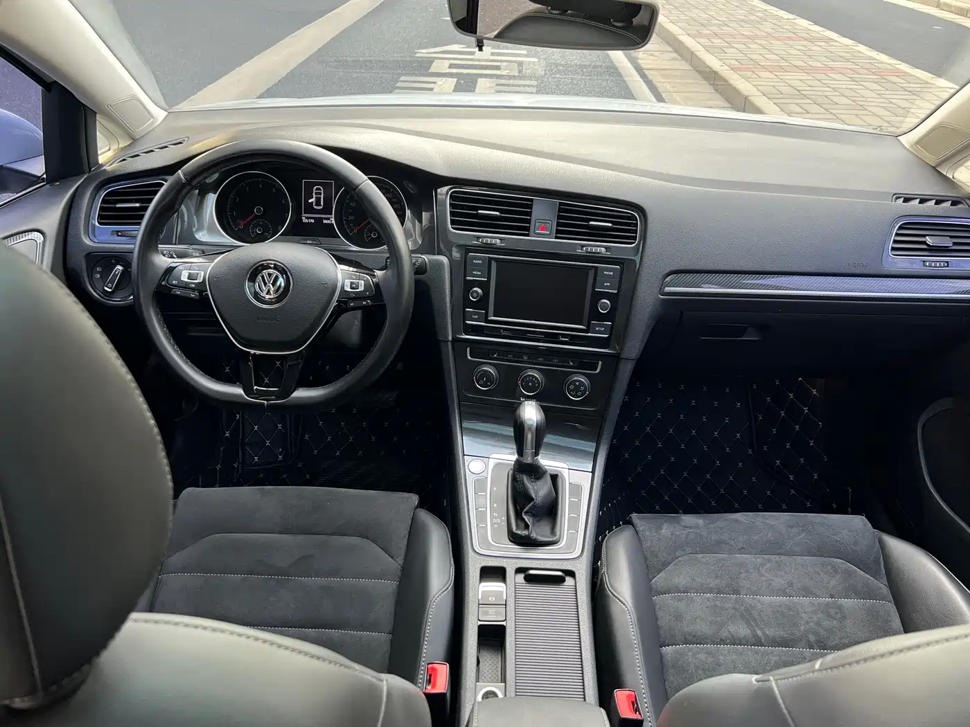 Volkswagen Golf 2018 230TSI Automatic Luxury фото 12