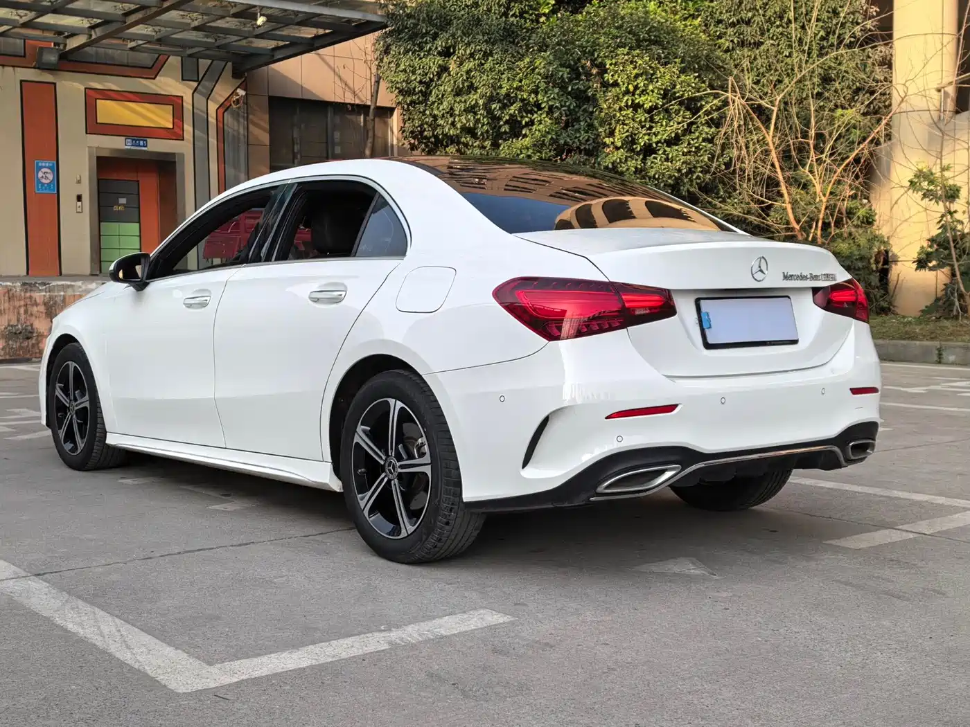 Mercedes-Benz A-Class 2024 A 200 L Fashion Edition фото 15