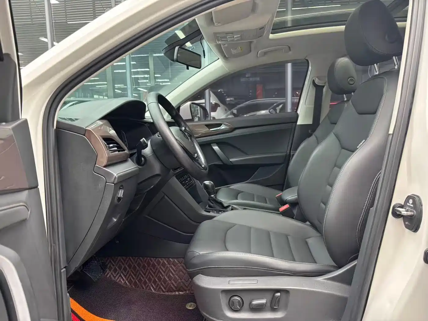 Volkswagen Tharu 2022 280TSI FWD Luxury Edition фото 5