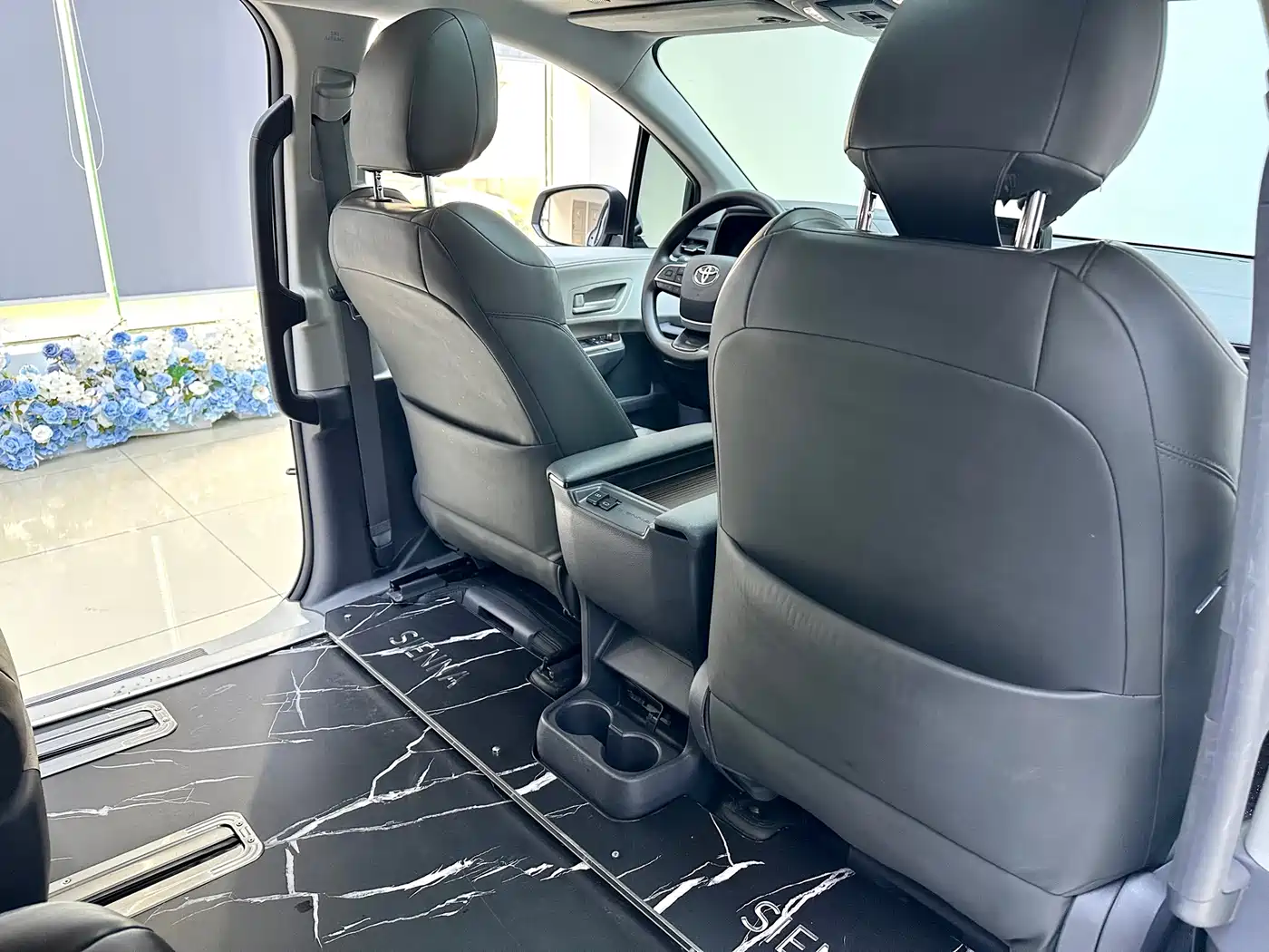 Toyota Sienna 2023 2.5L Hybrid Comfort Edition фото 12