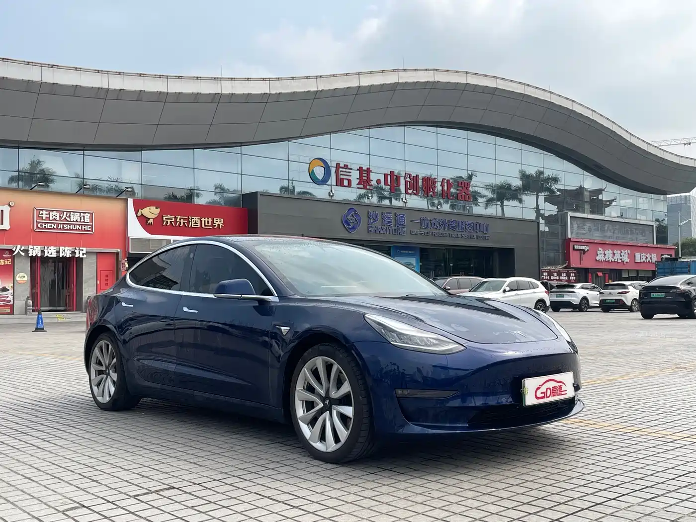 TESLA MODEL 3