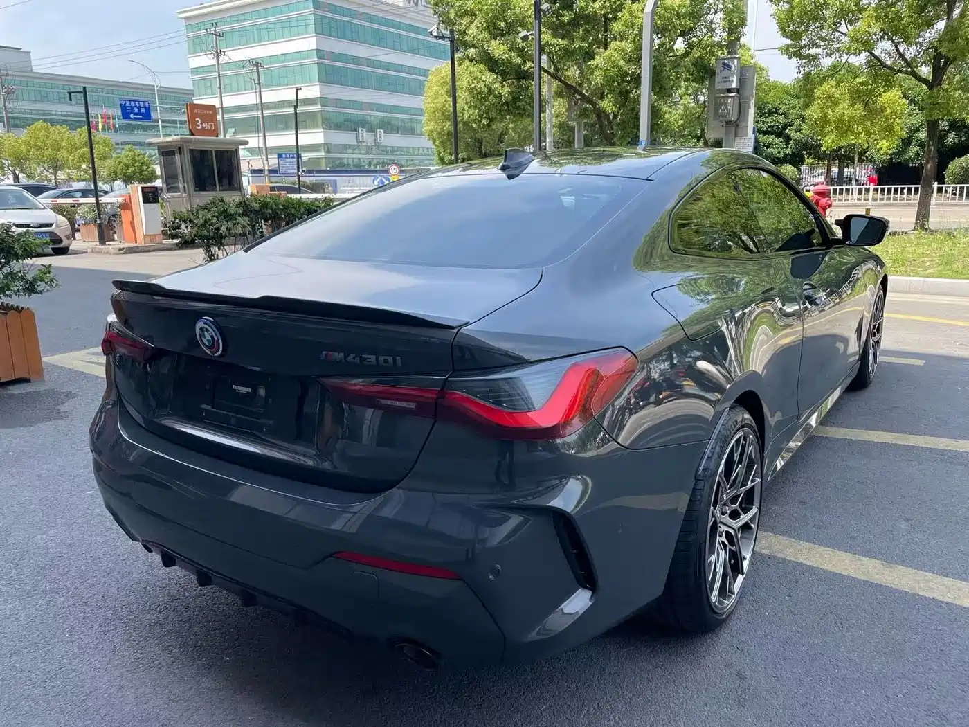 BMW 4 Series 2023 430i M Sport Shadowline Package фото 3