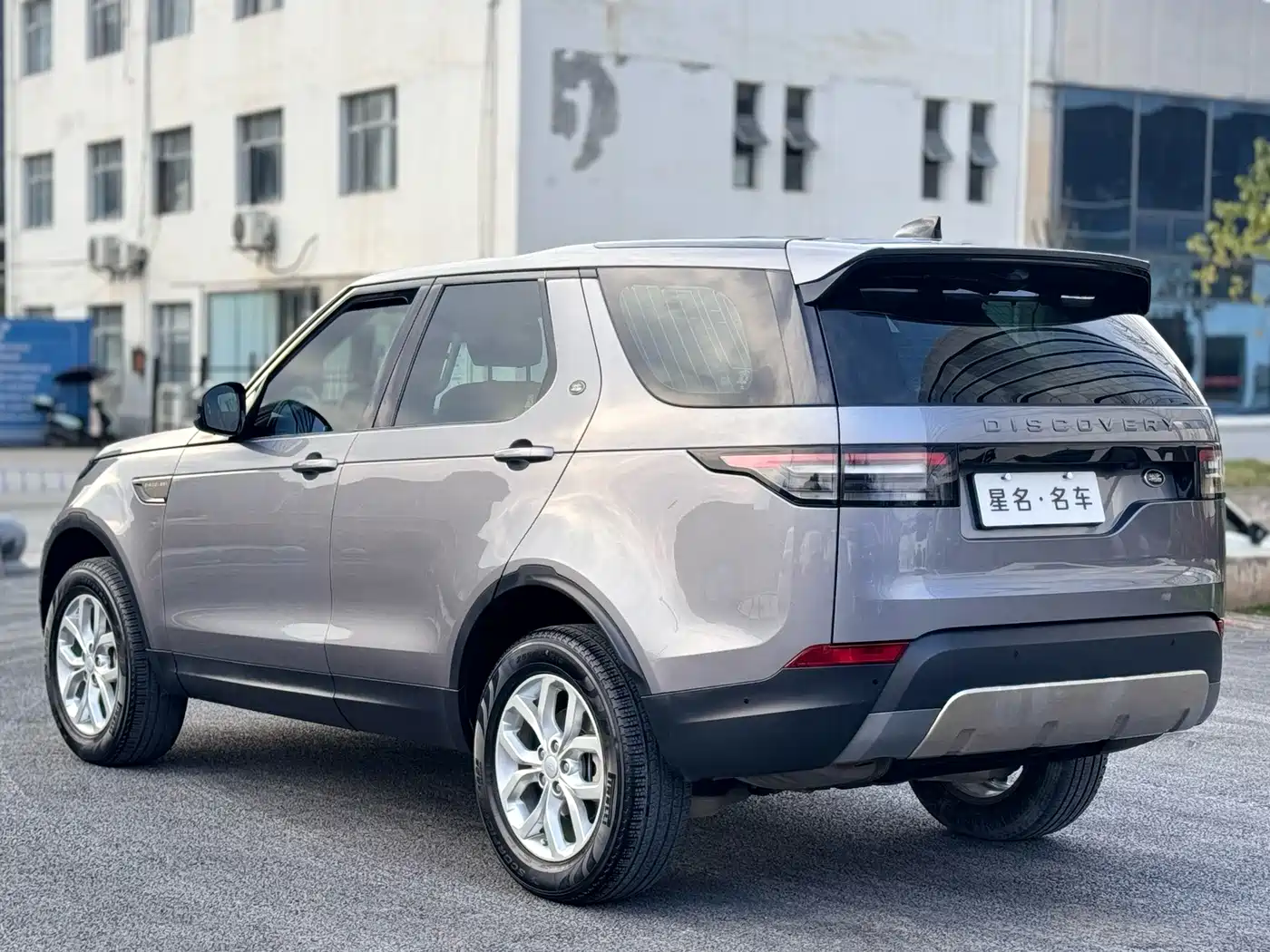 Land Rover Discovery 2019 2.0T SE фото 9