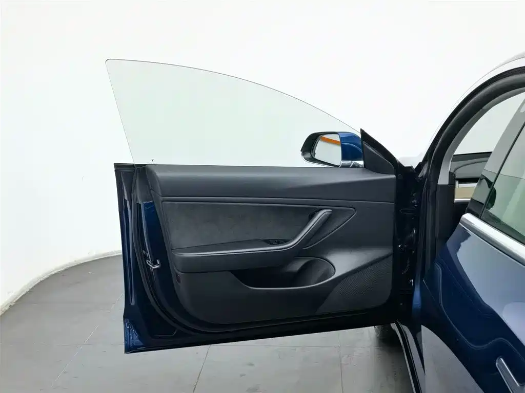 TESLA MODEL 3 (IMPORTED)