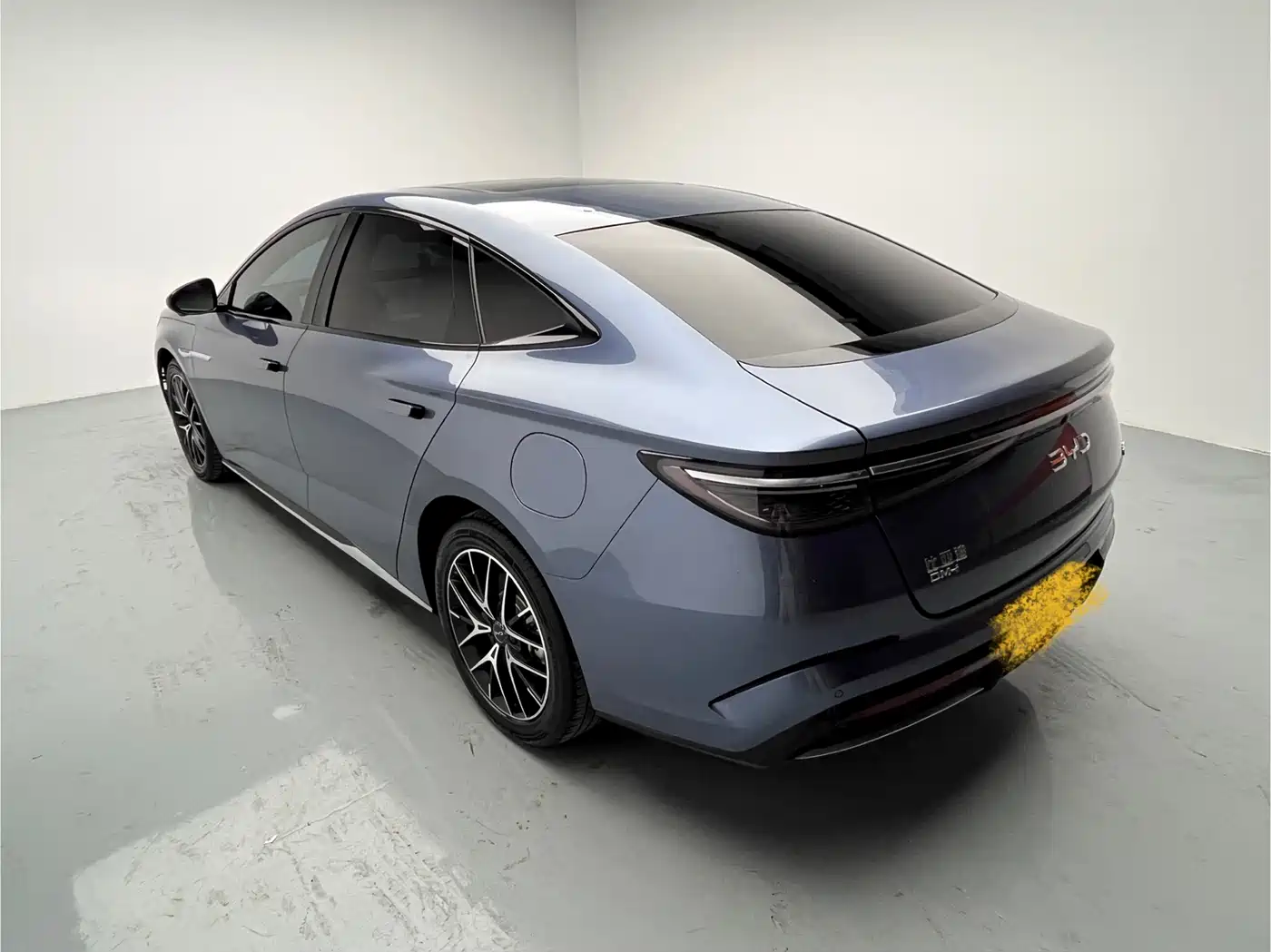 BYD Seal 2024 Glory Edition DM-i 1.5L 121km Luxury фото 6