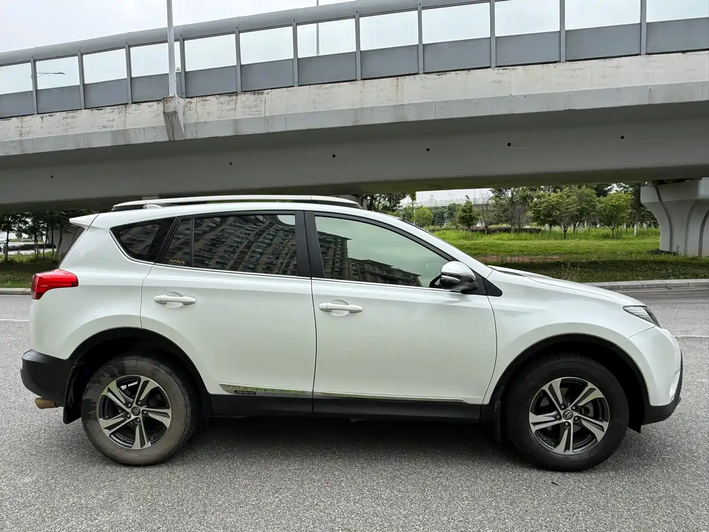 Toyota RAV4 Rongfang 2015 2.0L CVT 2WD Trend Edition фото 4