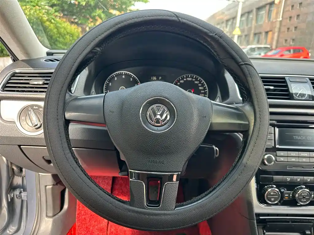 Volkswagen Passat 2011 1.4TSI DSG Prestige Edition фото 13