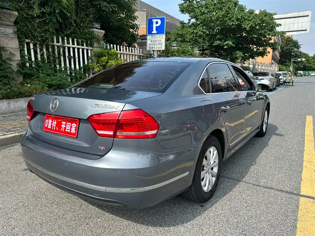 Volkswagen Passat 2011 1.4TSI DSG Prestige Edition фото 5