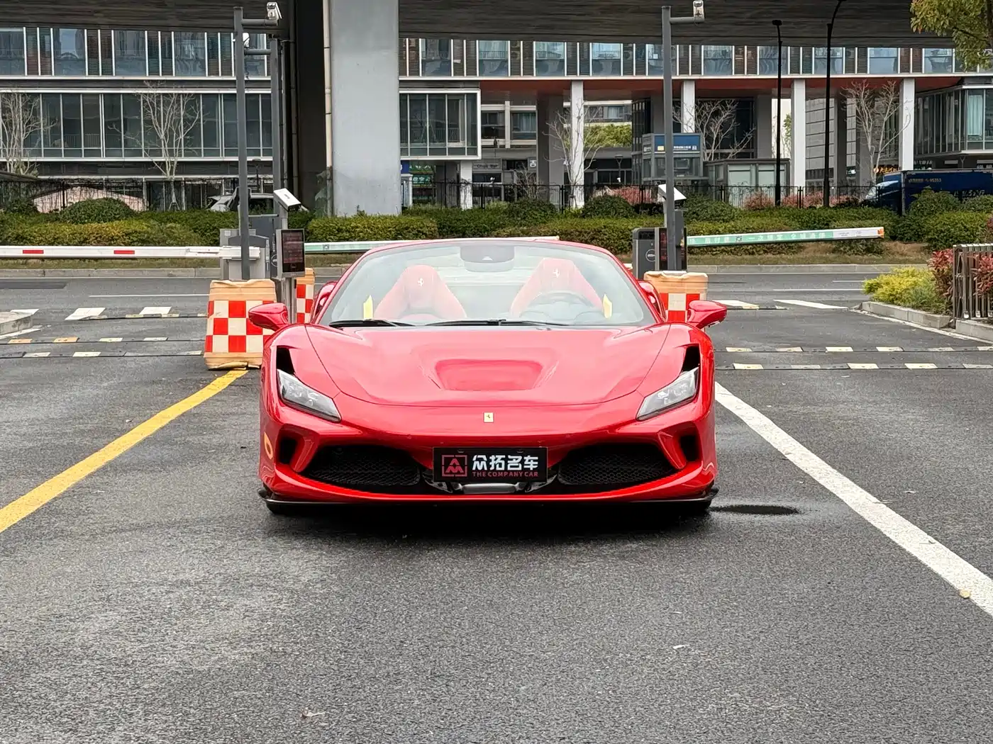 FERRARI F8