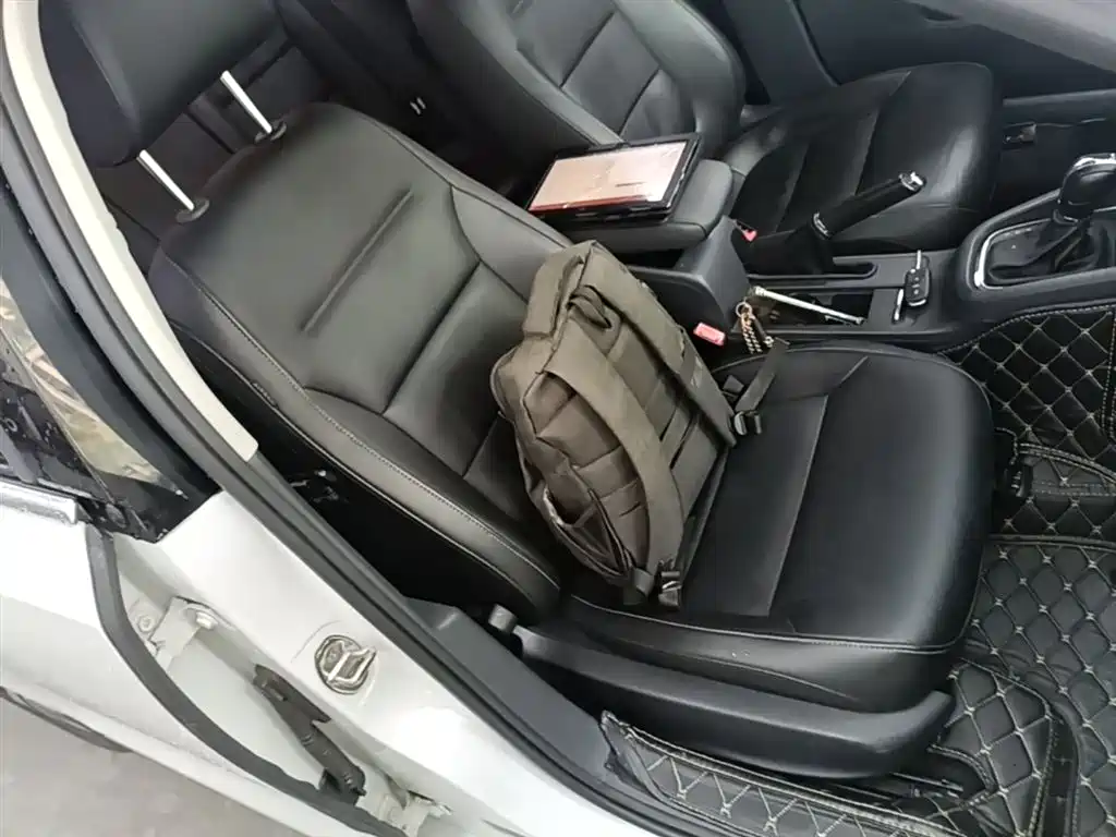Volkswagen Sagitar 2017 180TSI Auto Exclusive Edition фото 25