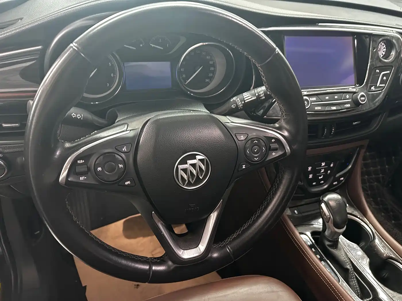 Photo 8 - Buick Envision Plus