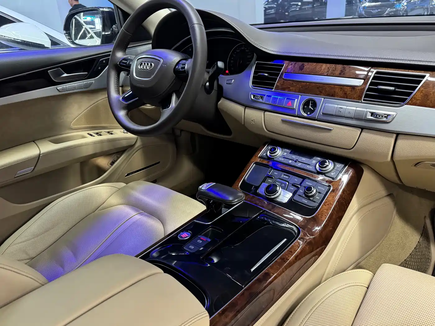 Audi A8 2013 A8L 45 TFSI quattro Luxury фото 17