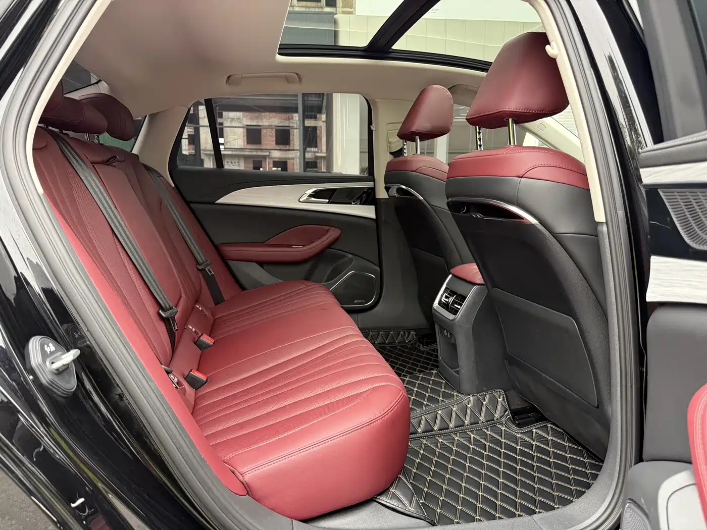 Hongqi H5 2025 1.5T DCT Flag Rhythm 500,000 Units Memorial Edition фото 7
