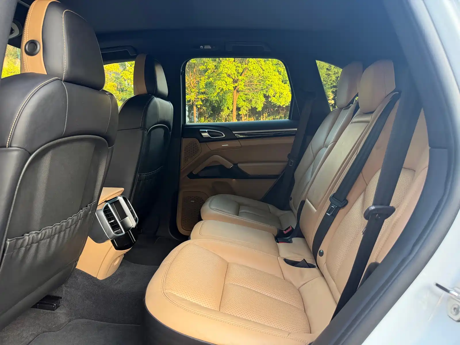 Photo 11 - Porsche Cayenne