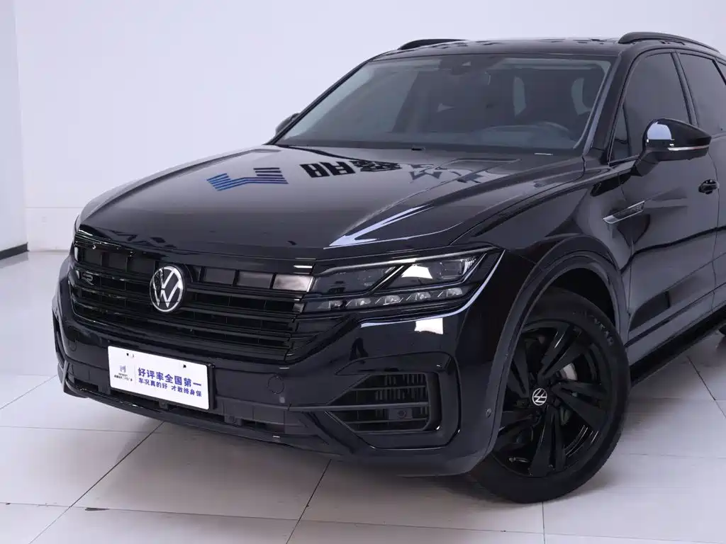 Фото 3 - Volkswagen Touareg