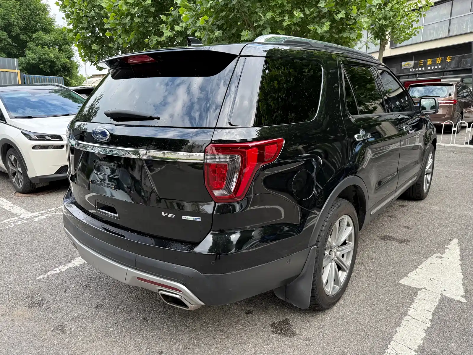 Photo 6 - Ford Explorer (Import)