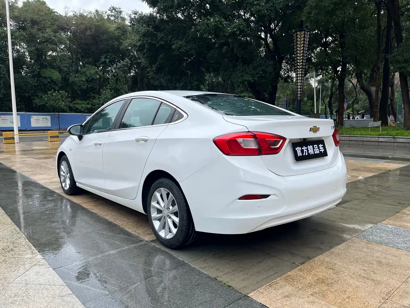 Chevrolet Cruze 2017 1.5L Automatic Pioneer Sunroof фото 5