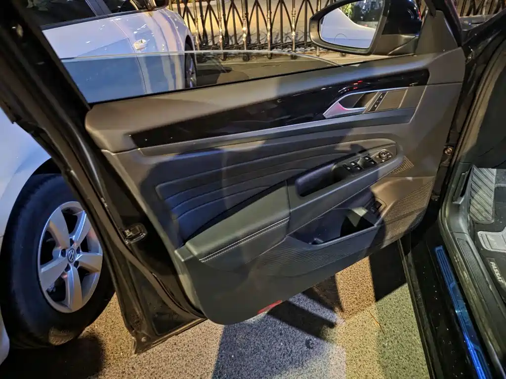 Photo 14 - Volkswagen Passat