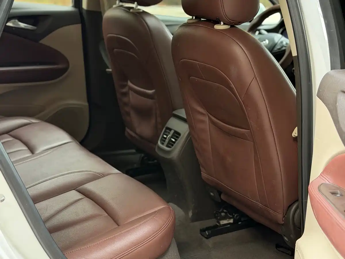 Photo 8 - Buick Verano