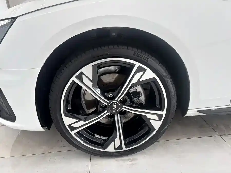 Audi A4L 2025 2 Million Celebration Edition 40 TFSI Luxury Dynamic фото 24