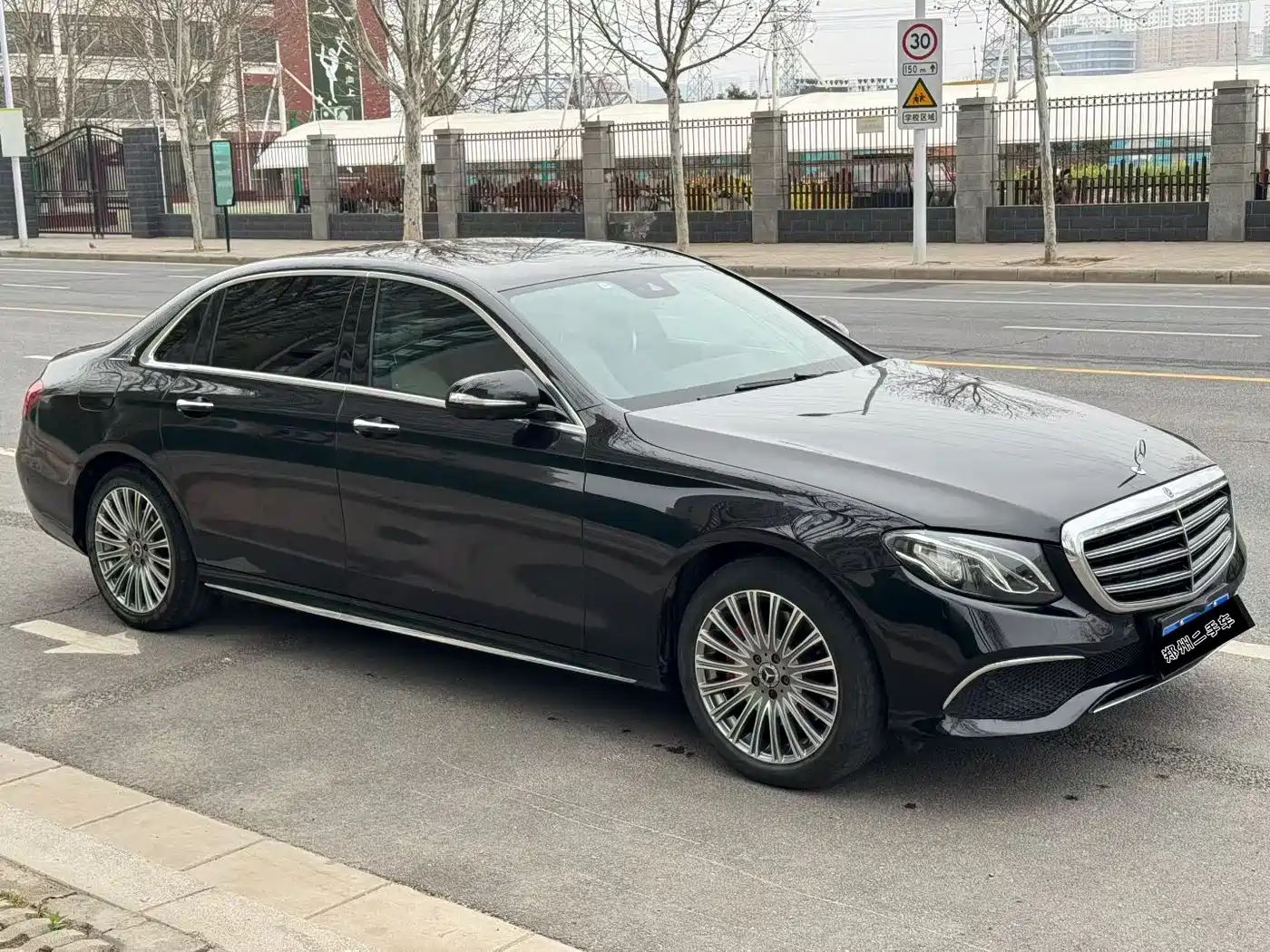 Mercedes-Benz E-Class 2017 E 300 L Luxury фото 3