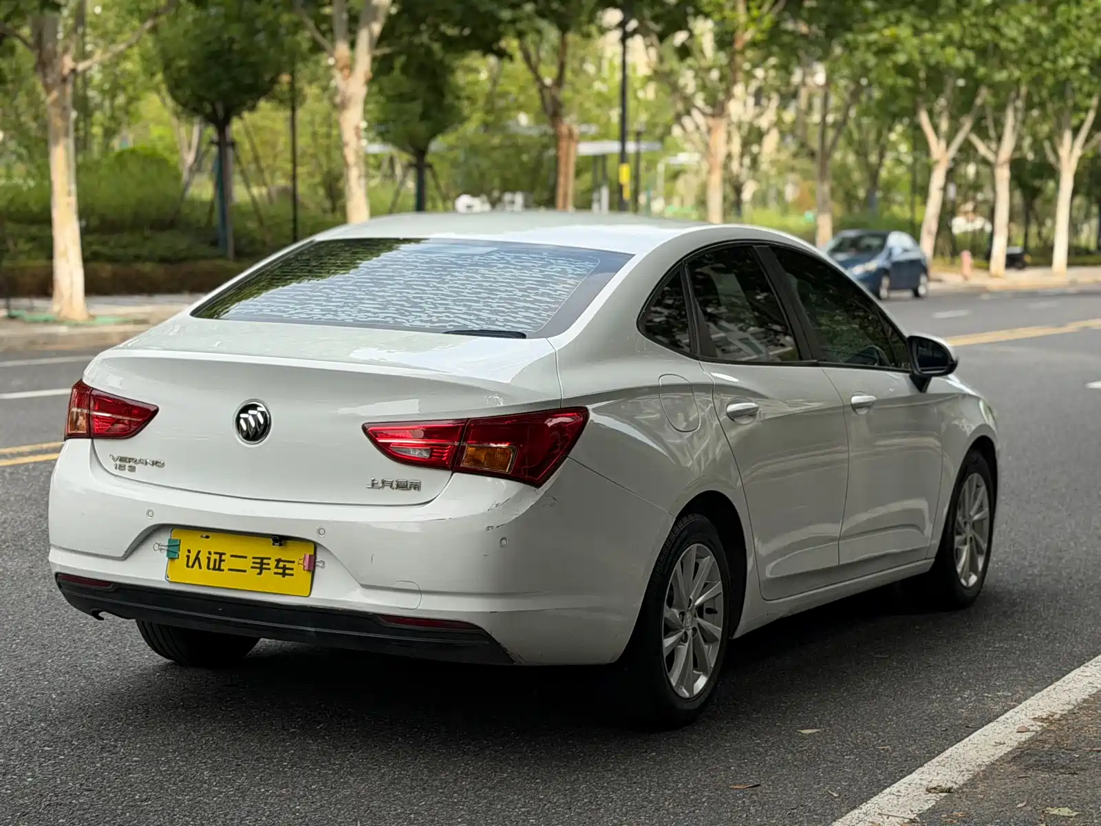 Photo 16 - Buick Verano