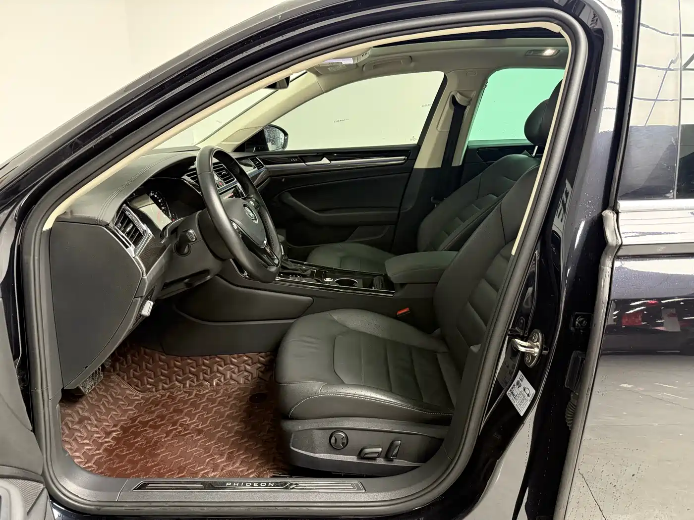 Volkswagen Phideon 2019 380TSI 2WD Business Edition China V фото 15
