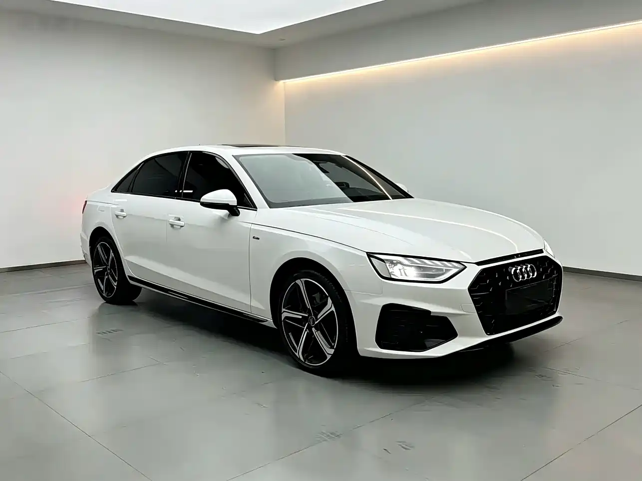 Audi A4L 2025 2 Million Celebration Edition 40 TFSI Luxury Dynamic фото 3