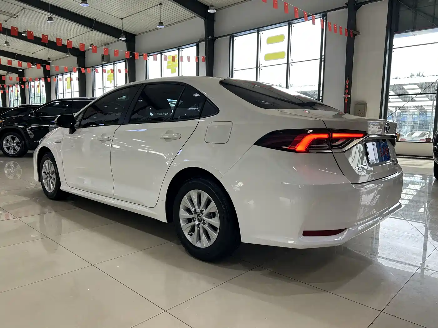 Toyota Corolla 2023 1.8L Smart Hybrid Dual Engine Pioneer Edition фото 11