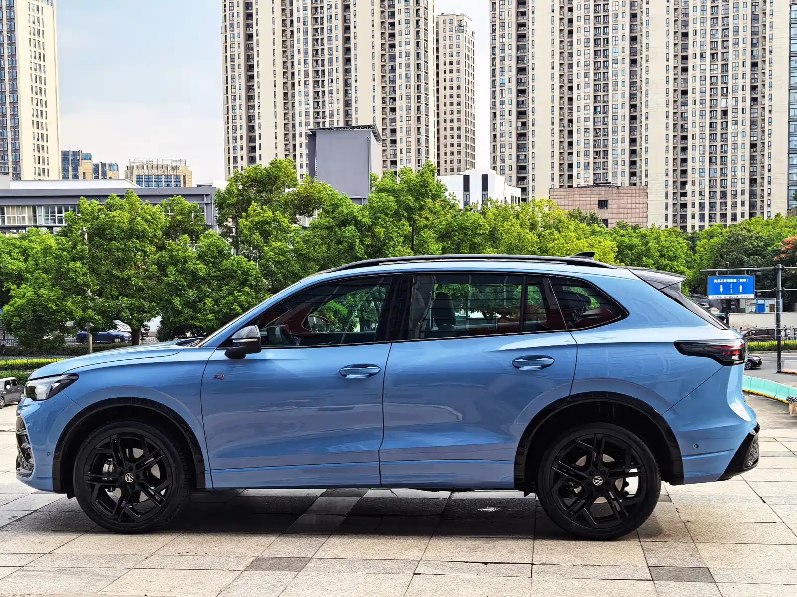 Фото 4 - Volkswagen Tiguan L
