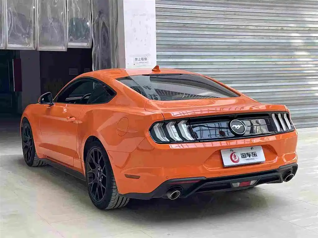 FORD MUSTANG