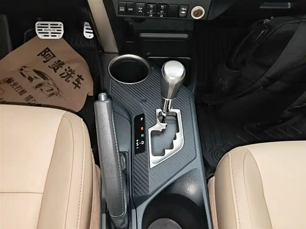 Toyota RAV4 Rongfang 2015 2.5L Automatic 4WD Elite Edition фото 14