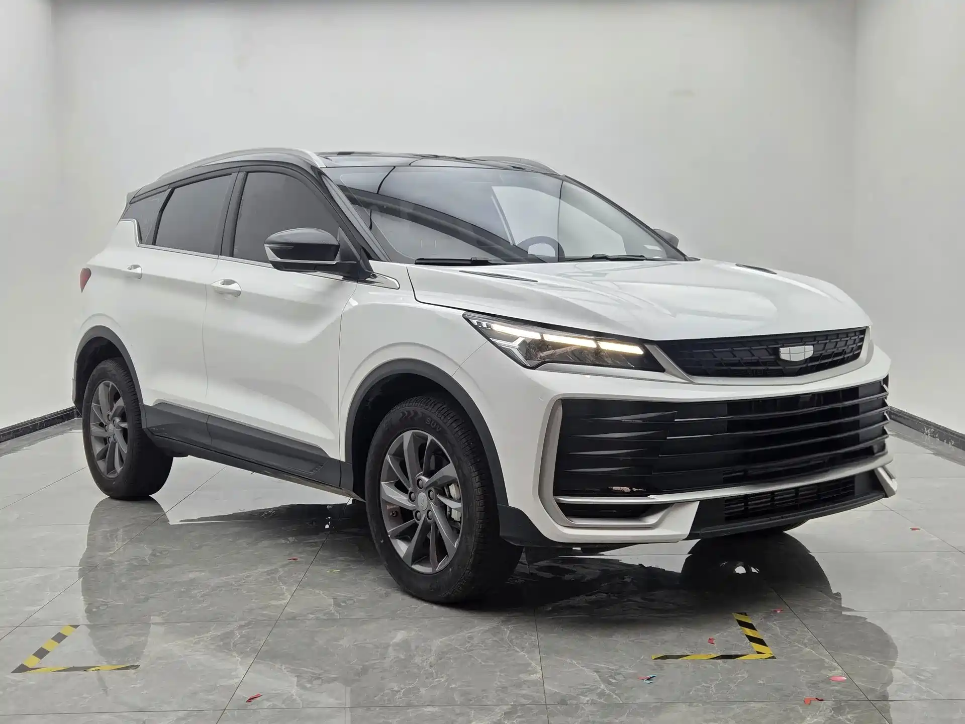 Фото 3 - Geely Coolray