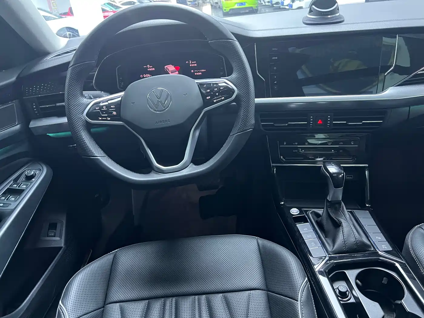 Volkswagen Passat 2023 380TSI Luxury Edition фото 14