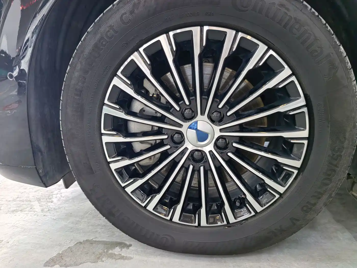 Denza D9 2022 DM-i 970 AWD Flagship фото 23