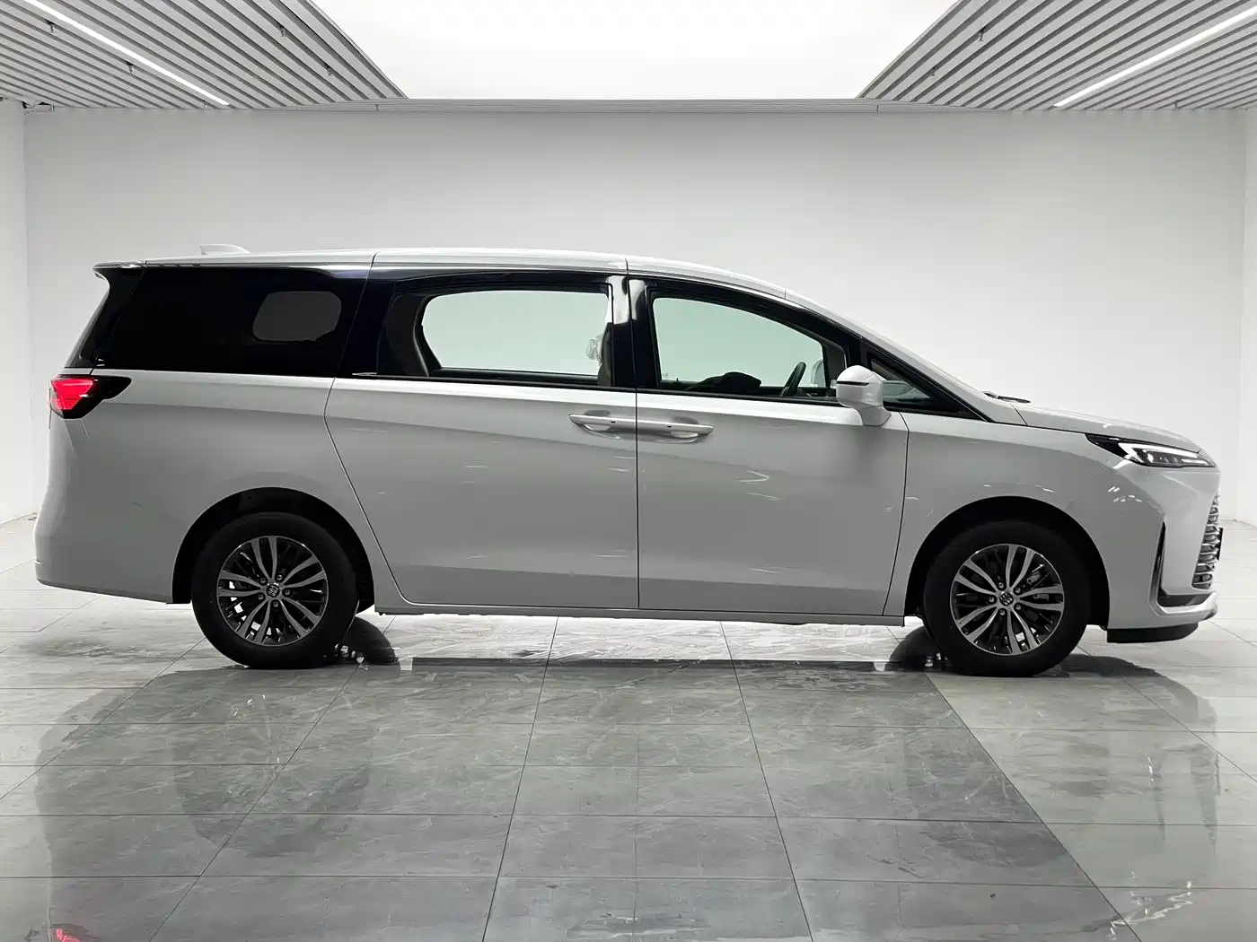 Buick GL8 2025 Land Business Class Comfort DG Edition фото 8
