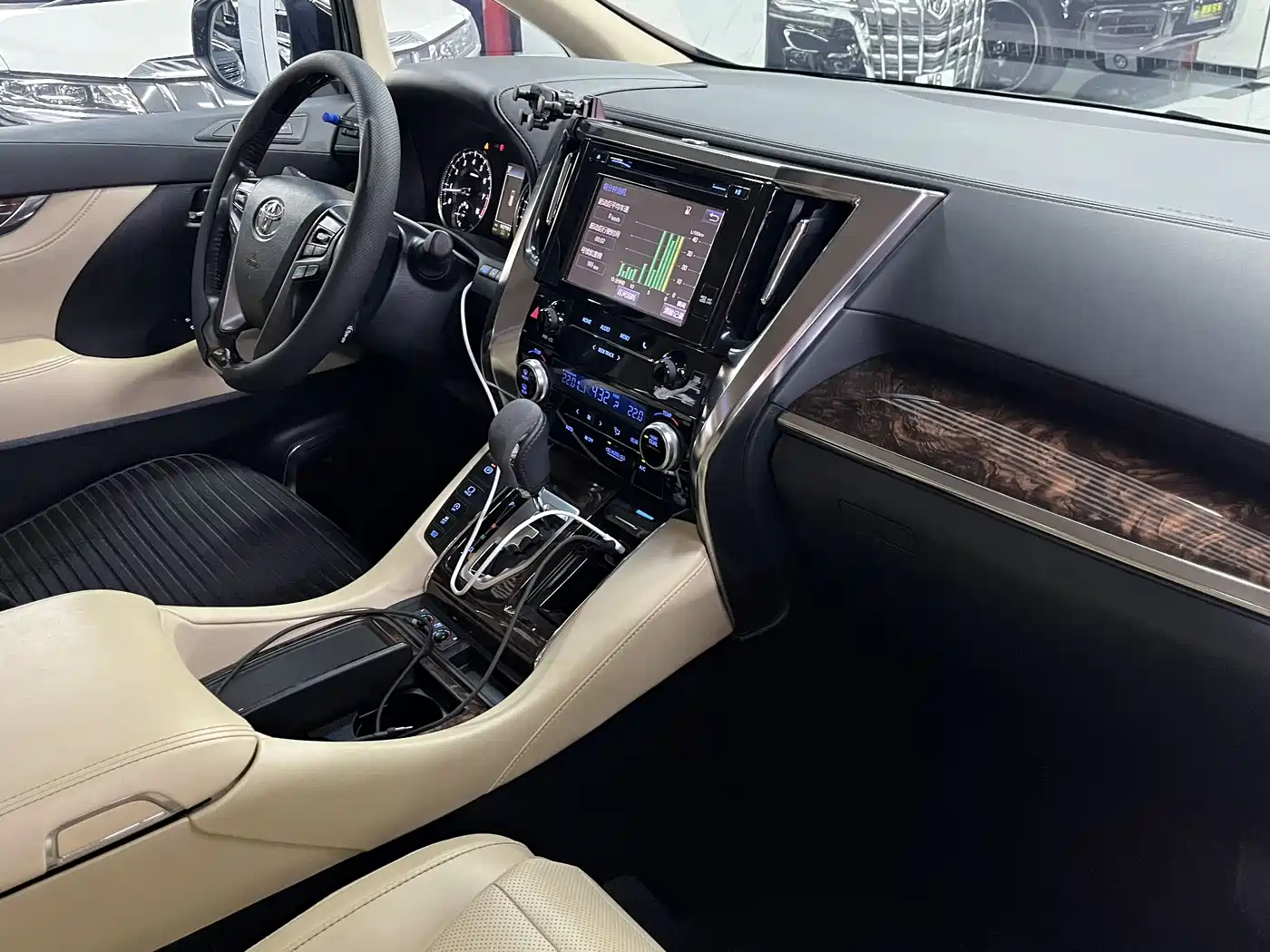 Toyota Alphard 2018 Facelift 3.5L Luxury Edition фото 7
