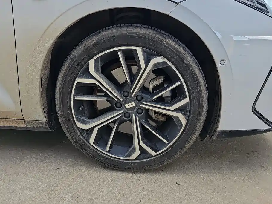 Geely Galaxy Galaxy E8 2025 2025 Model 610km Explorer+ Edition