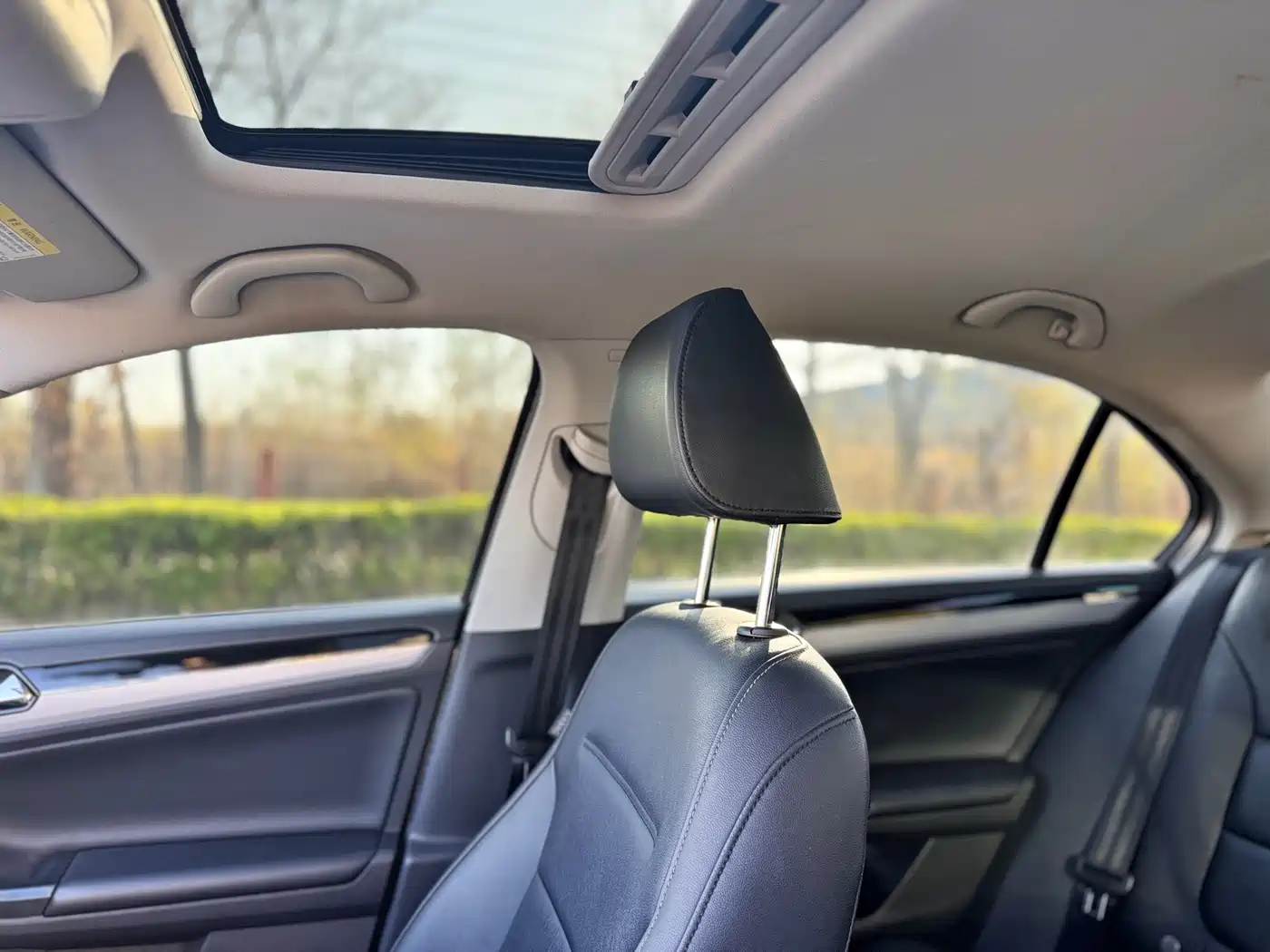 Volkswagen Sagitar 2018 1.6L Automatic Comfort фото 10