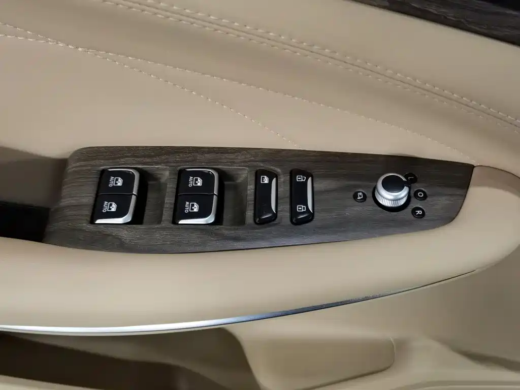 Landian E5 2024 2023 1.5L DE-i 100KM Enjoyment 5-Seater