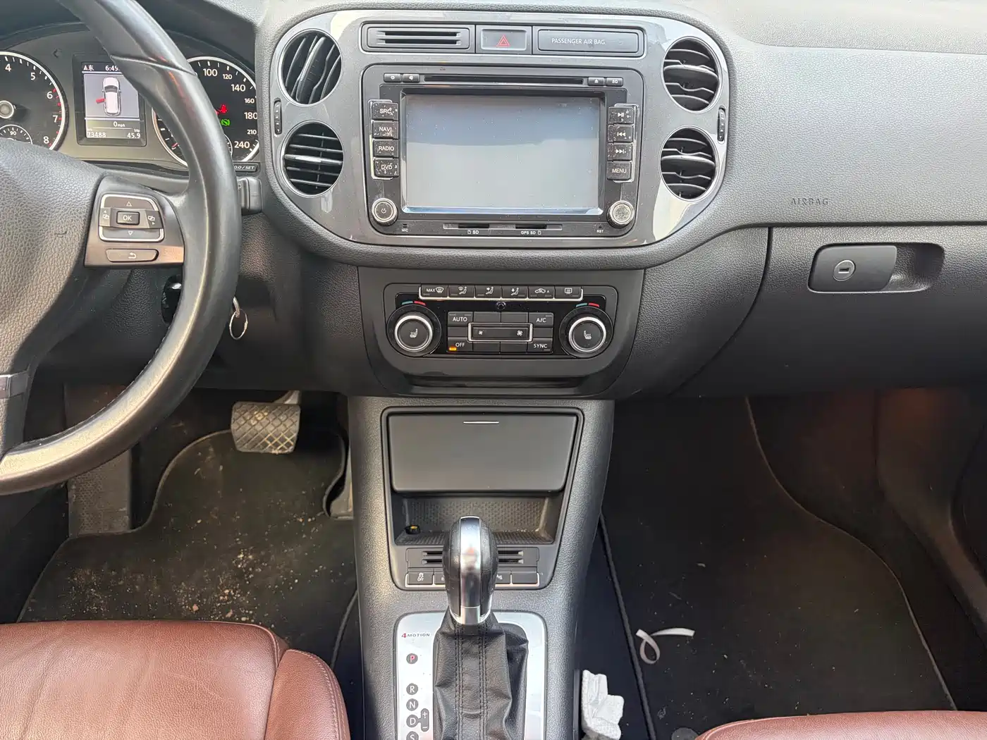 Volkswagen Tiguan 2012 2.0TSI Comfort фото 10