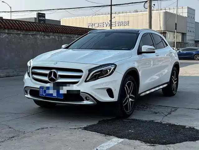 MERCEDES-BENZ GLA
