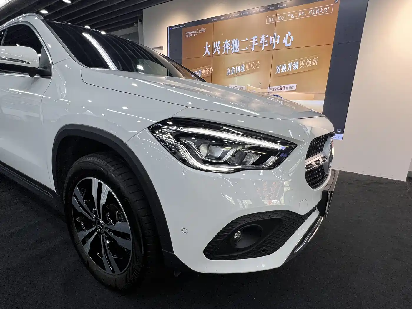 MERCEDES-BENZ GLA