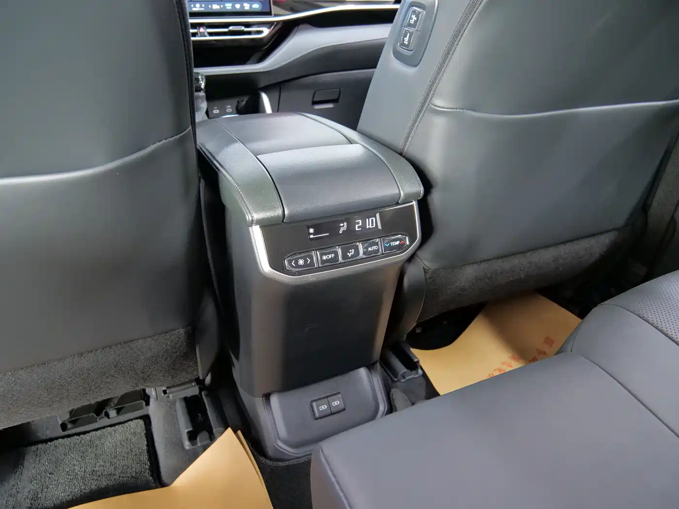 Toyota Highlander 2026 2.5L Smart Hybrid 2WD Luxury 7-Seater фото 11