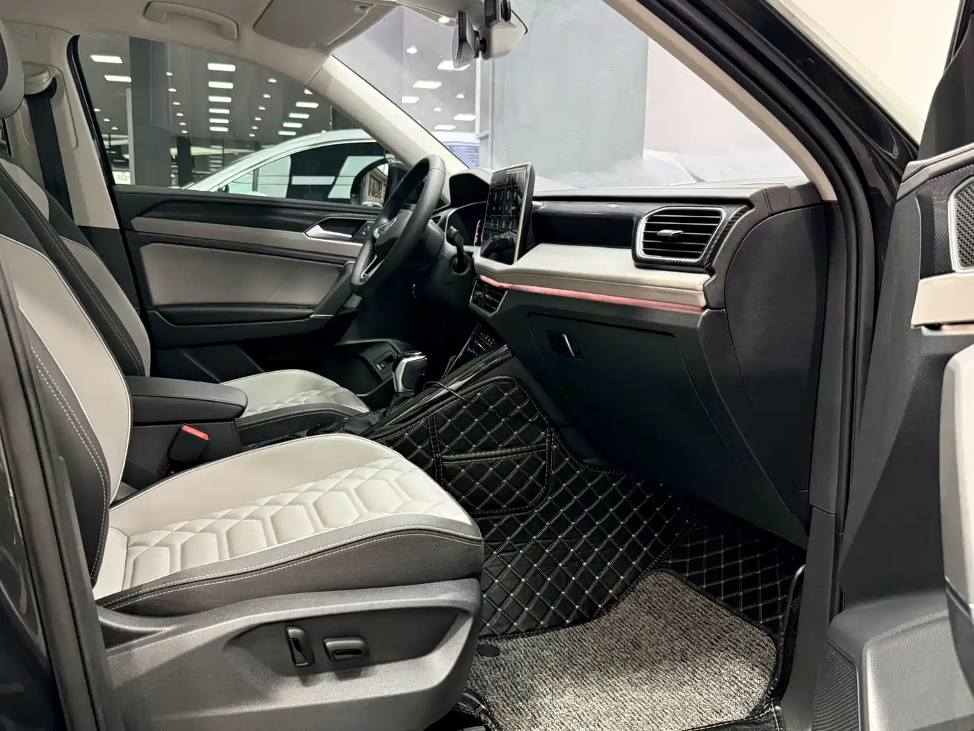 Volkswagen Tayron 2024 330TSI 2WD Luxury Plus Advanced фото 13