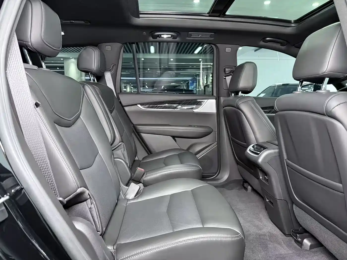 CADILLAC XT6